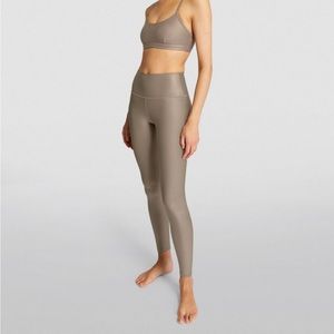 Alo Yoga | High-Waist Airlift Legging in Olive Branch